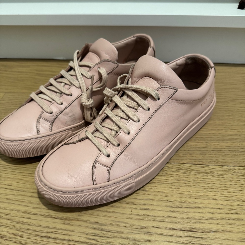 Common project sneakers